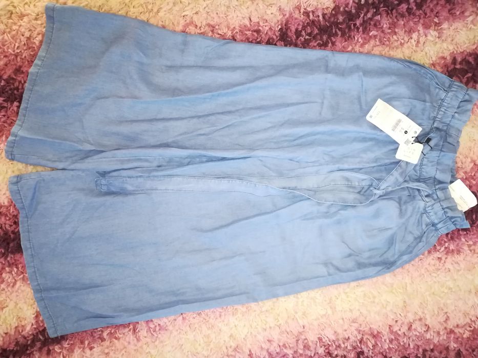 Pantaloni capri mărimea S noi cu eticheta, Bershka