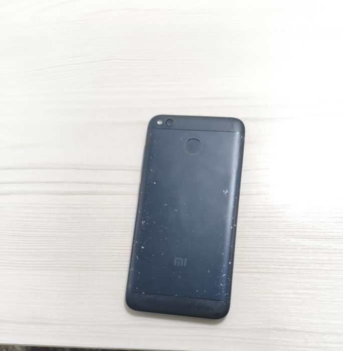 Продам на запчасти  телефон