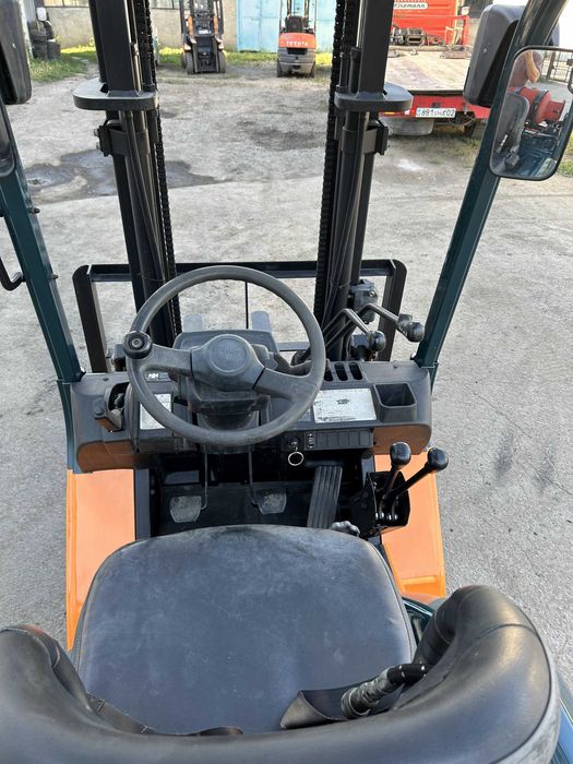 Вилочный погрузчик (кара)