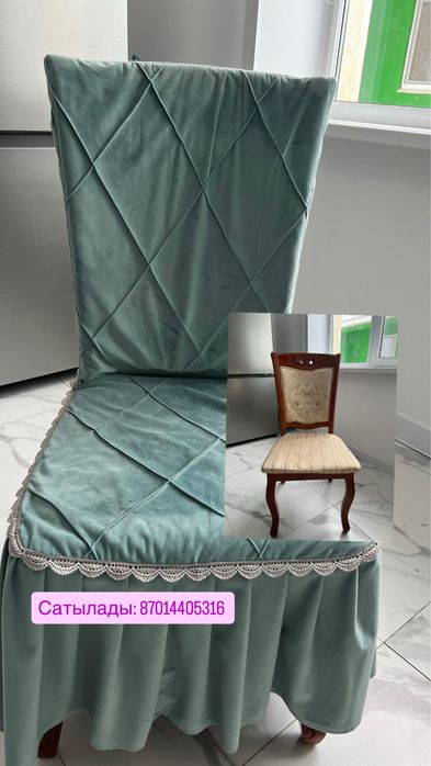 Большой стол со стульями