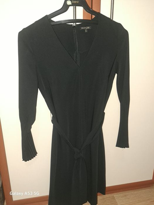Черна рокля на Massimo Dutti