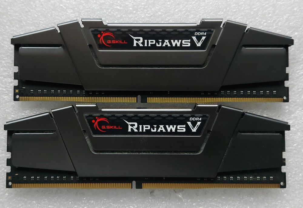 Kit memorii 16GB(2X8GB) DDR4 3200Mhz G SKILL Ripjaws V  XMP 2.0