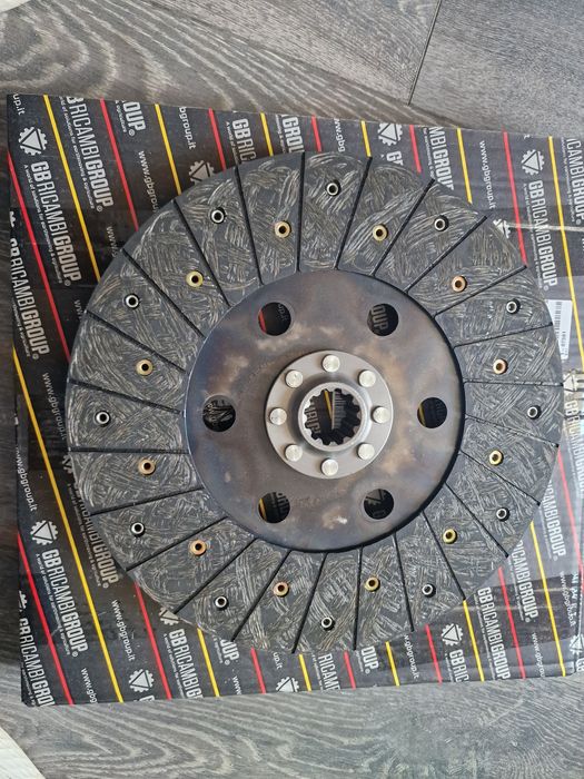 Disc ambreiaj tractor fiat 715 pe original dimensiuni 
Diametru total