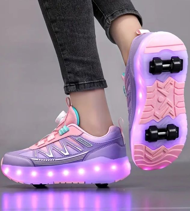 Adidași cu luminițe și rotile