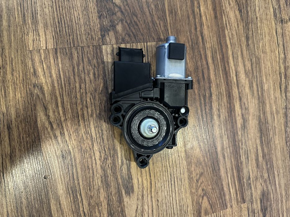 Моторчик стеклоподъемника Kia Cee’d