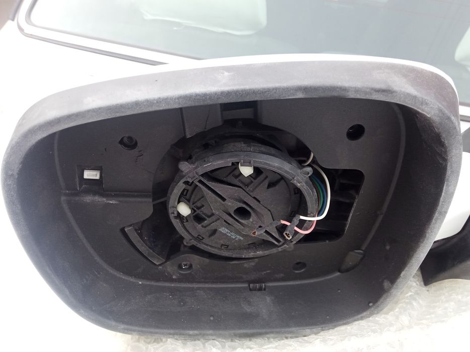 Продаю боковые зеркало