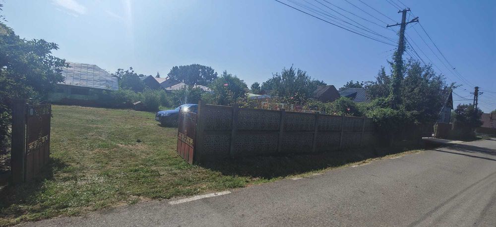 Teren intravilan cu casa bătrânească