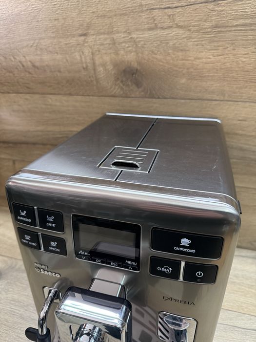 Продавам кафемашина Philips Saeco Exprelia Type:HD8856