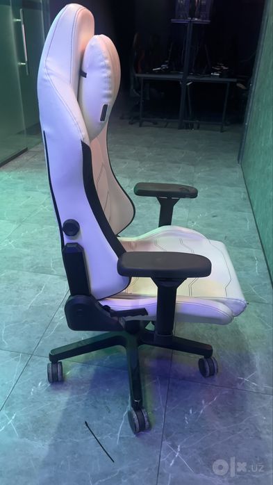 Продаю игровые кресла DXRacer