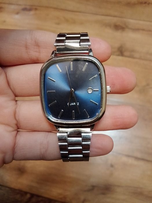 Продам часы кварцевыие