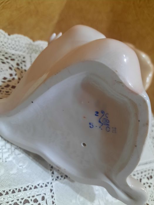 Фарфоровая статуэтка "Материнство" из серии " "Счастливое детство", По