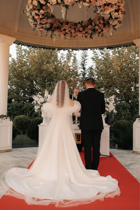 Rochie de mireasa superba cu corset si manusi