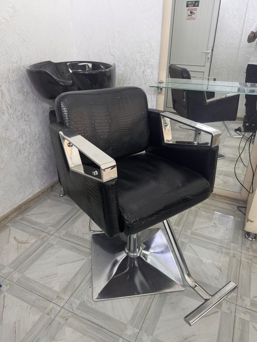 Продам парикмахерские кресла
