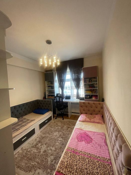 Продаёться 3 комнатная квартира на 5 этоже 83кв/м.С мебелью и техникой