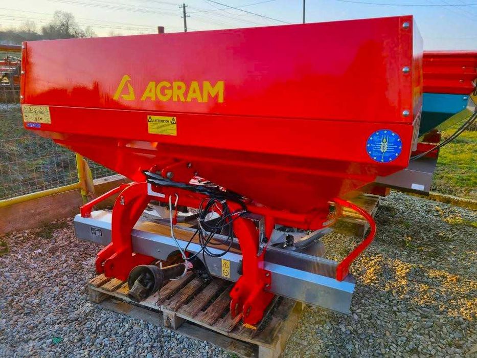 Distribuitor Mig Mea ingrasaminte azot KUHN JET 24 an 2022 Amazone