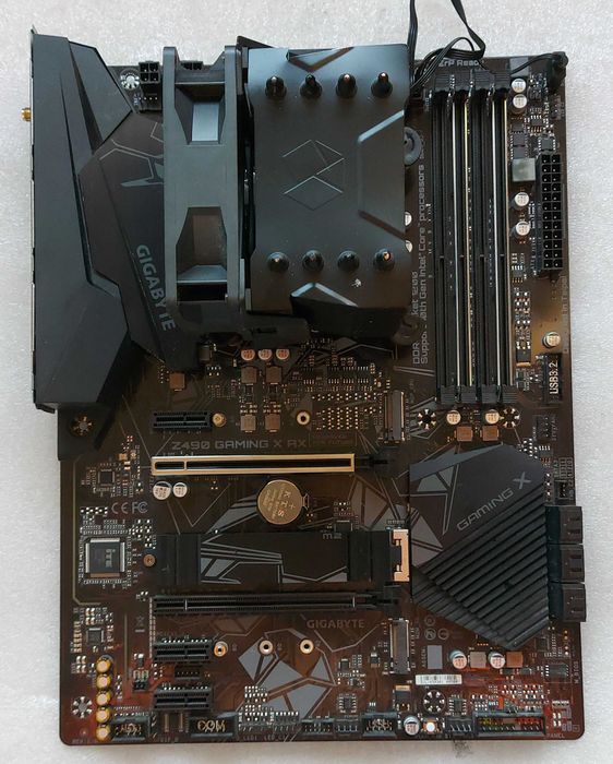 KIT I9 11900F + GIGABYTE Z490 GAMING X AX + Cooler Master RGB