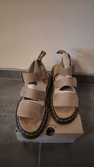 Sandale Dr. Martens Gryphon nubuc maro – marimea 39