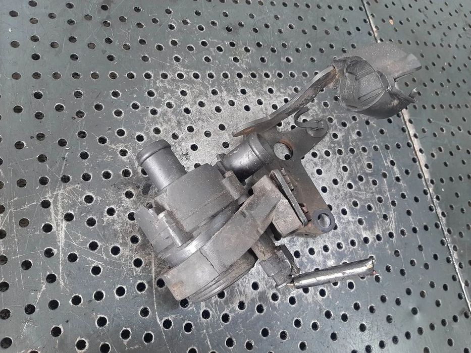 pompa recirculare apa 1.6 tdi cxx  vw golf 7 audi a3 8v leon 5f skoda octavia 3