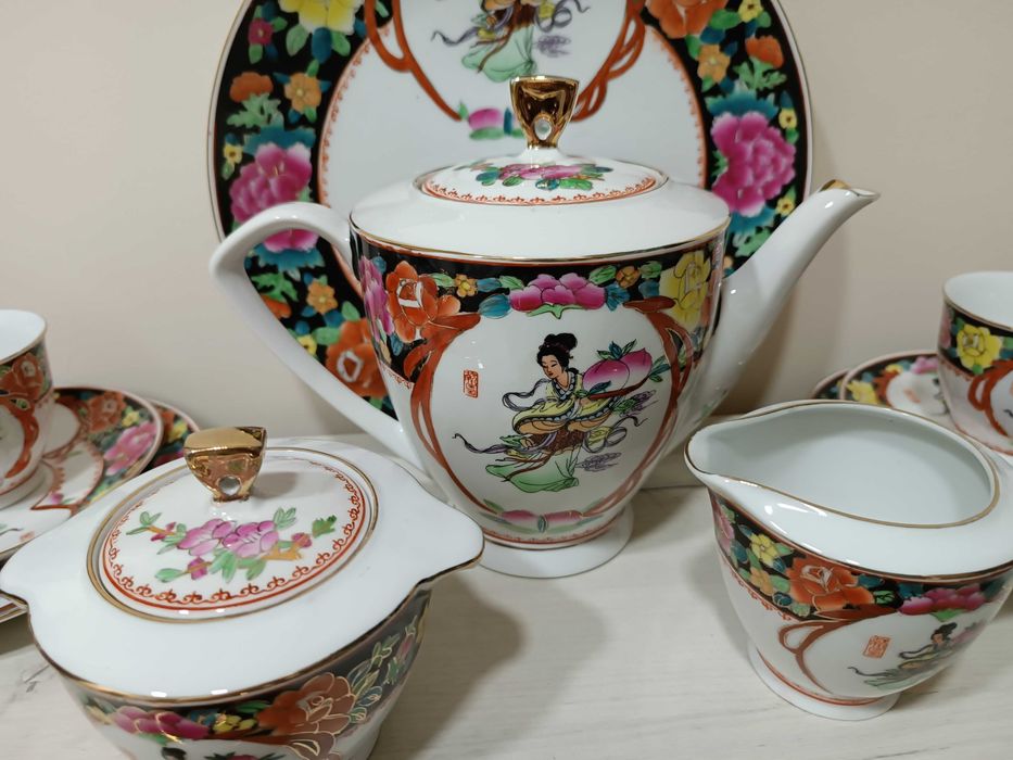 Чайный сервиз на 6 персон. Фарфор. Роспись, позолота. Новый