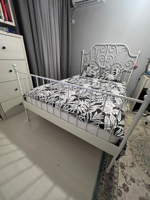 Pat metalic IKEA 140×200 cm cu saltea si somiera