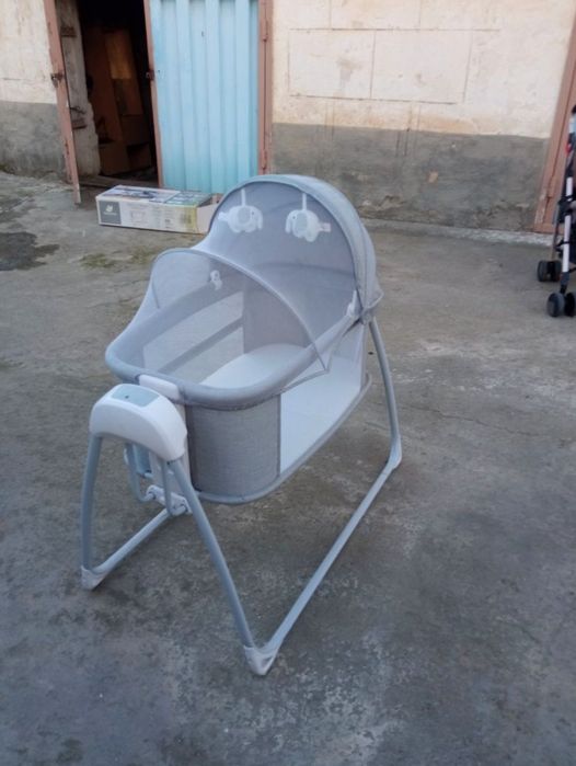 Продается коляски 2шт и кроватка общая цена