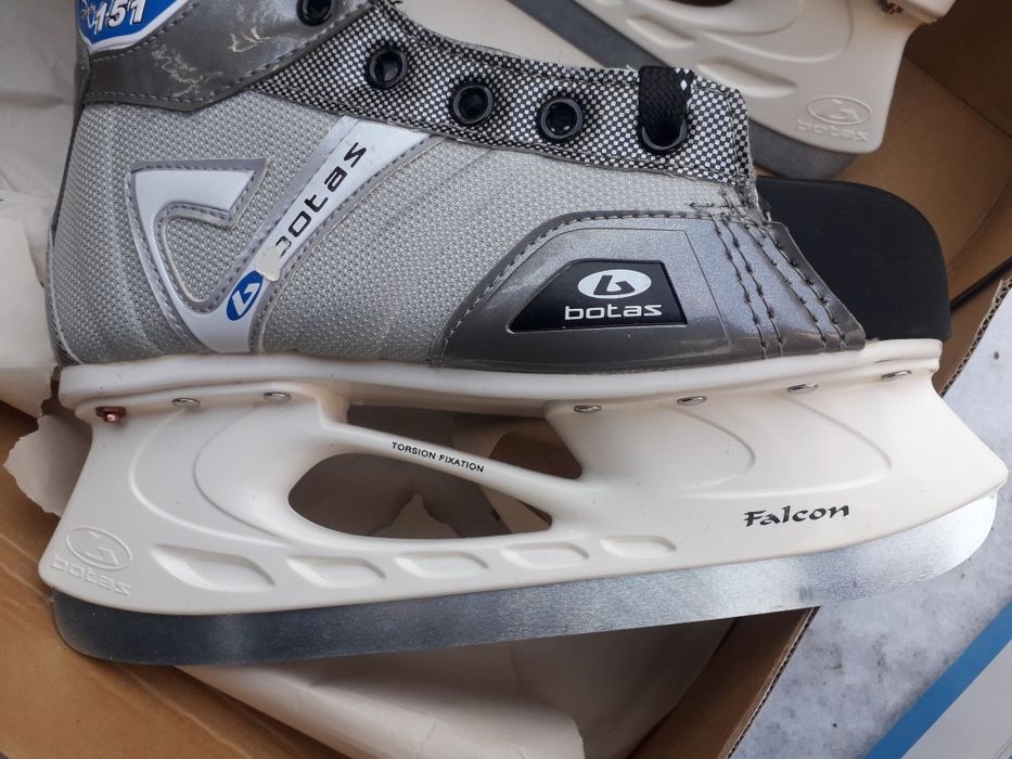 Продам коньки хоккейные