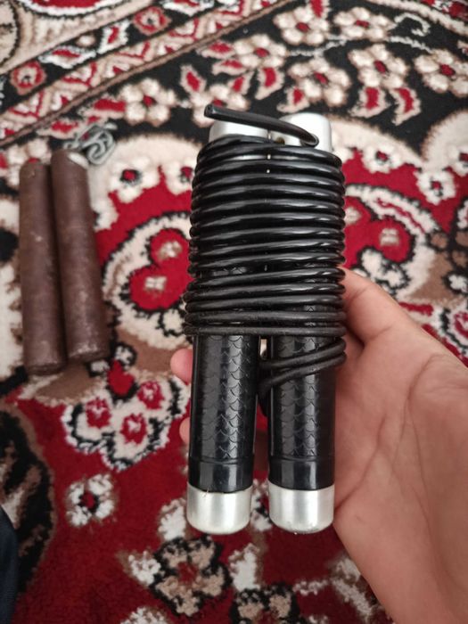Скакалка с грузом на рукоятке