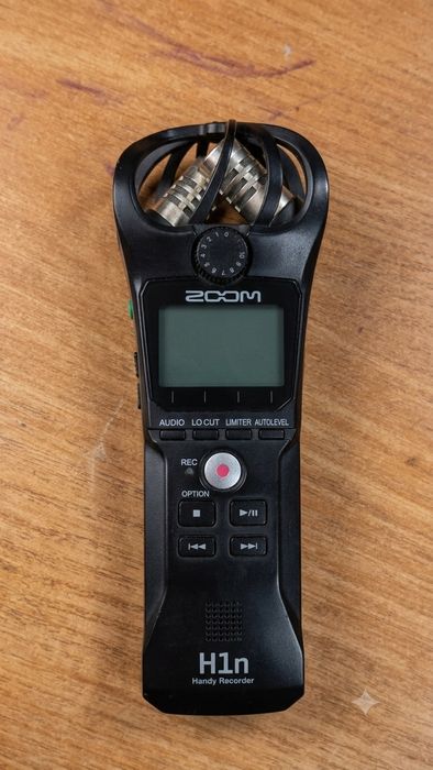 Портативный диктофон zoom h1