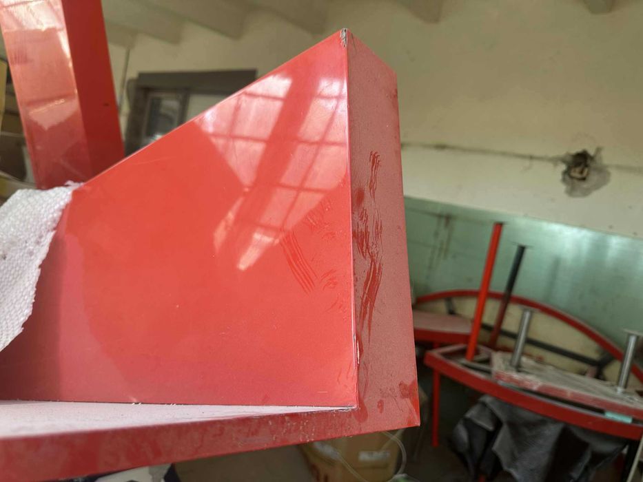 Червени маси и барплотове от стъклопласт различни размери