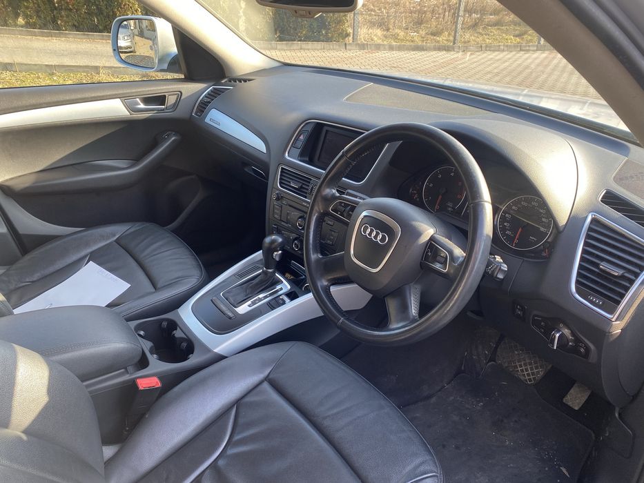 Dezmembrez Audi Q5 2.0tdi