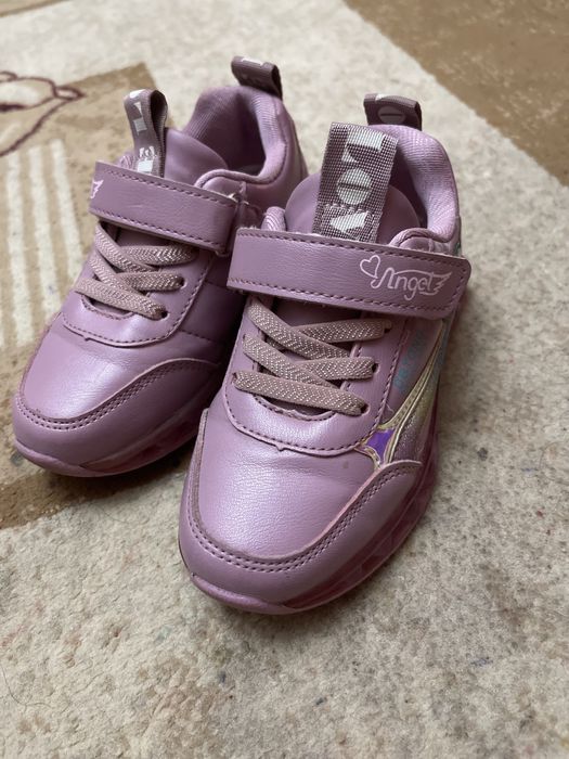 Детские кроссовки