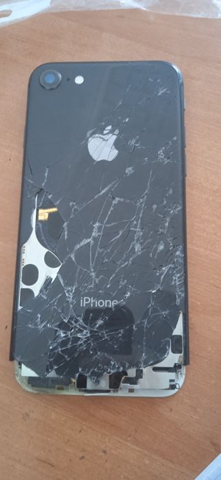 Продам 2 Айфона 8