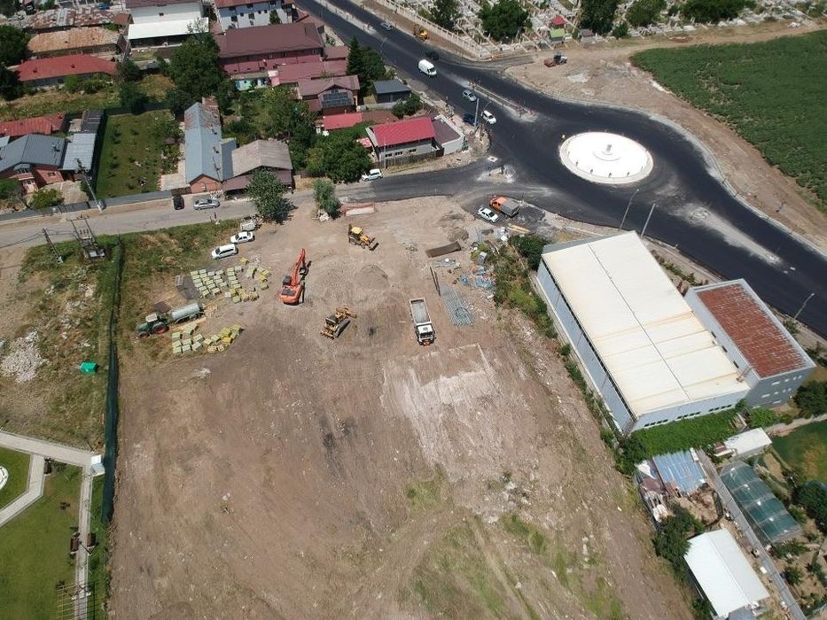 Teren 6.372 mp Afumati – colț giratoriu DN2, acces 3 strazi