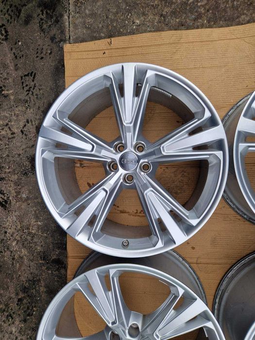 Audi Q8 R21 4M8 601 025 H
4 броя оригинални джанти