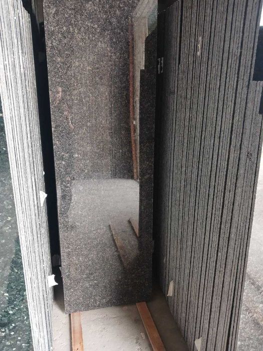 Гранит для фасадных и цокольных дел/ Тан бравн дарк натуральный камень