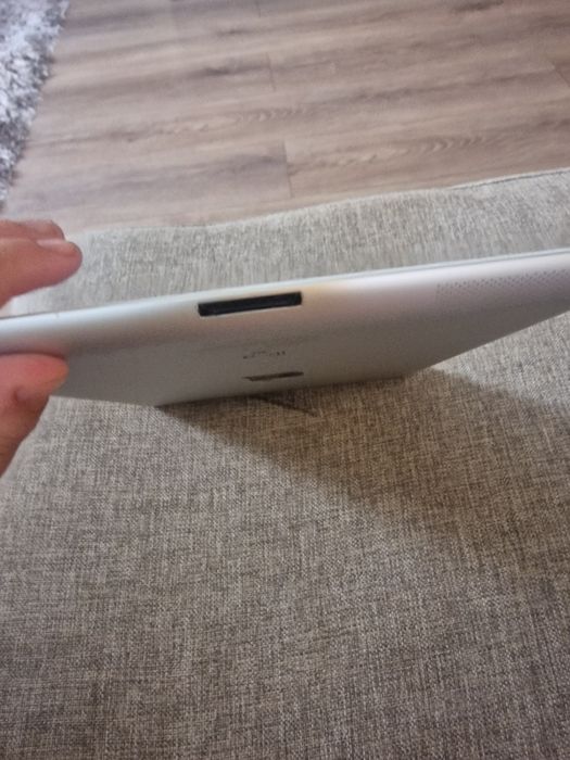 Vând tabletă Ipad gen 2