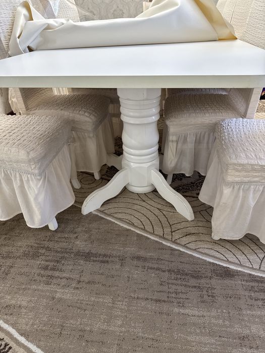 Стол со стульями