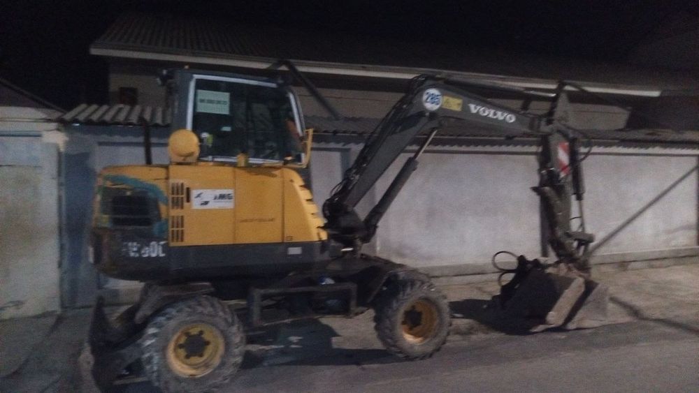 Экскаватор volvo 60    2012 ишлаб чикарилган ишлаб турипти аппарат