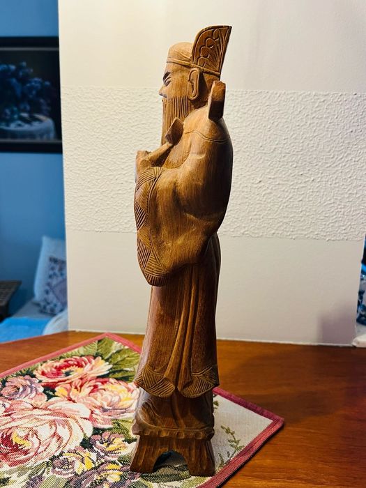 Продаётся винтажная статуэтка