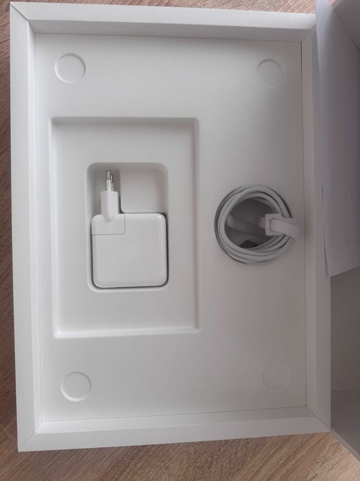 MacBook PRO M4 -Apple M4 Pro чип с 12-ядрен CPU и 16-ядрен GPU