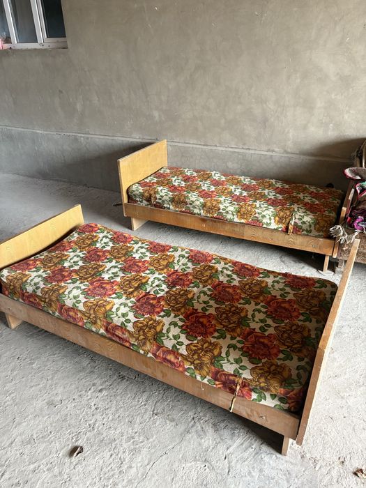 Продается кровать с матрасом срочно