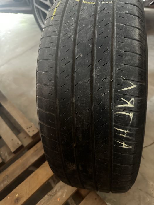 Една лятна гума 235/55/18