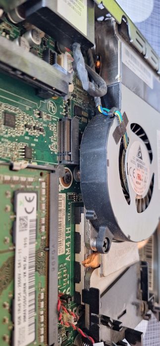 Mini pc lenovo  think center m715q ci raizen  5 pro