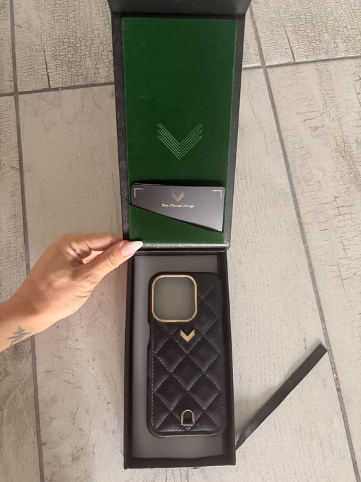 Husa velante si louis vuitton pt iphone 16 pro