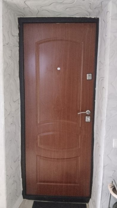 Продам входной дверь