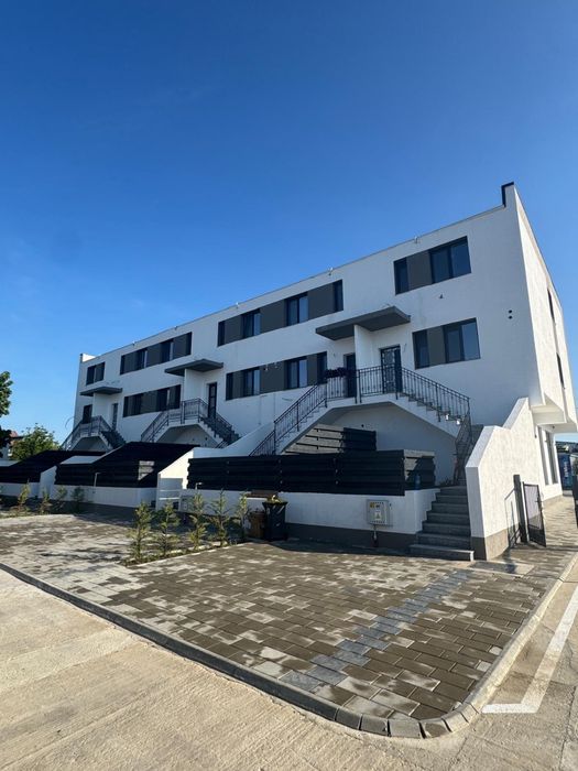 Vand apartament in Bucov, 144mp + 30mp curte, 3 camere, 2 locuri de parcare