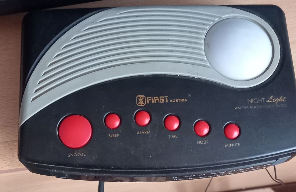 Радио  будилник  нощна светлина