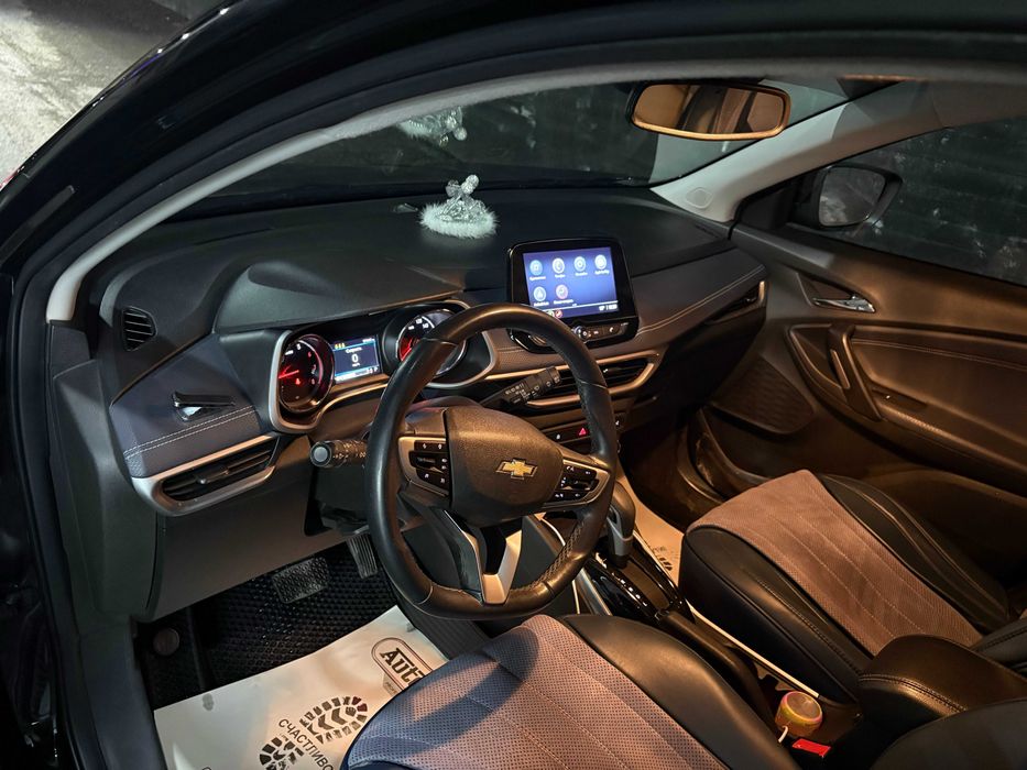 Трекер 2 Примьер 2022 года. 62 000 км. Чёрная. 14 500 у.е. Срочно