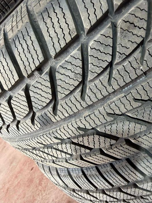 Гумите са 225/55/17 чисто нови.Закупени са на 02.07.2026 имам фактура