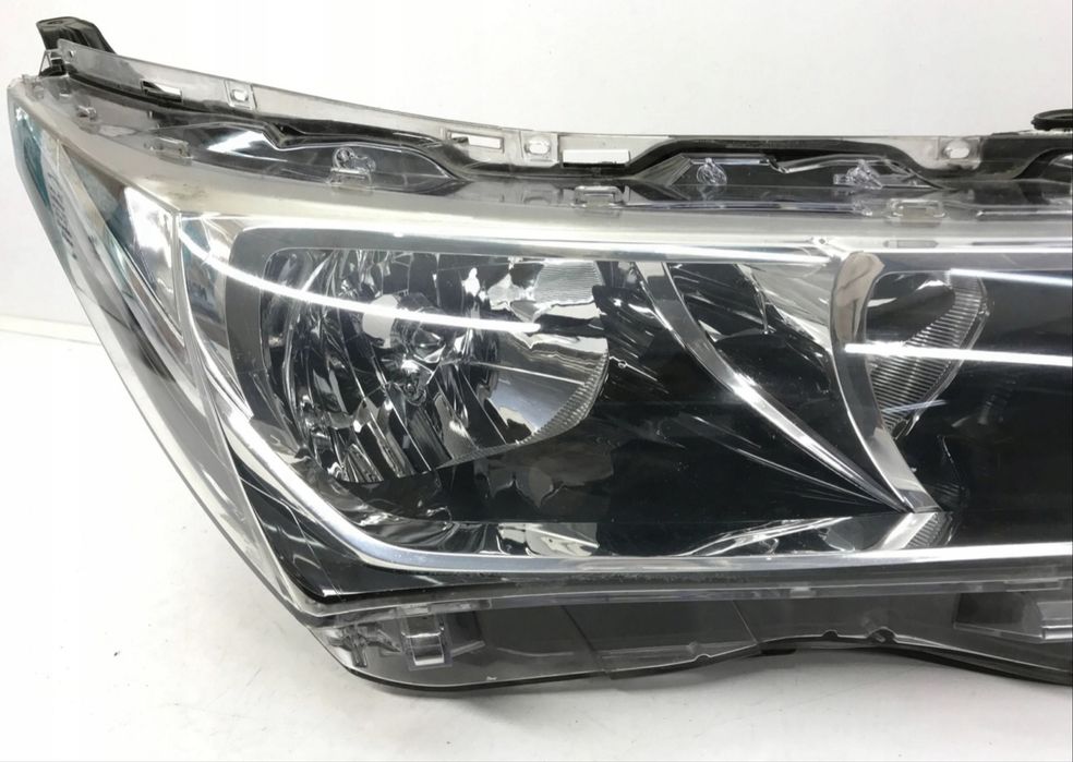 Десен фар тойота  оригинален корола Е180  2016- 2020 Toyota Corolla E180 8111002L50